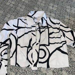 Whist and black crazy design top cropped